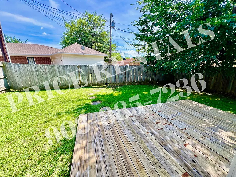 1709 Woodside Ln — Photo 11