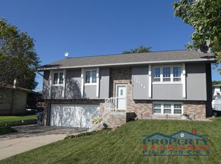 1714 College View Dr, Norfolk, NE 68701