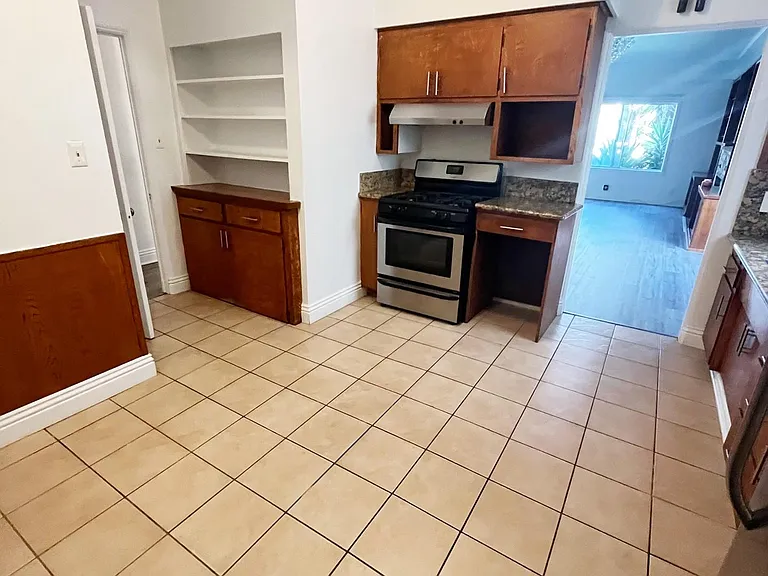 227 S Gale Dr #4 — Photo 6
