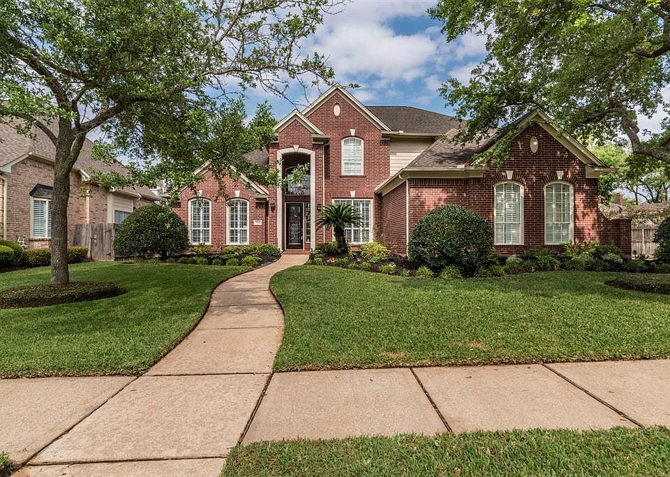 Welcome to Majestic Trail in Bay Oaks!