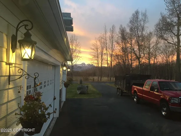 6390 N Farm Loop, Palmer, AK 99645