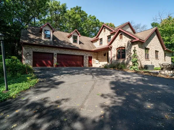 1104 Oak Hill Pl, Altoona, WI 54720