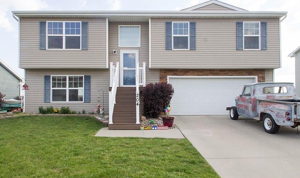 1st image of 204 Tailfeather Dr NW