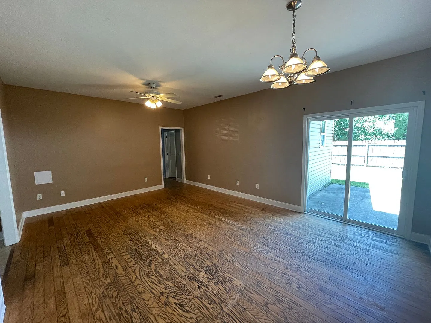 375 Lullwater Drive 5 bedroom Home — Photo 3