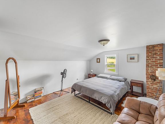 5th image of 364 Smith Rd