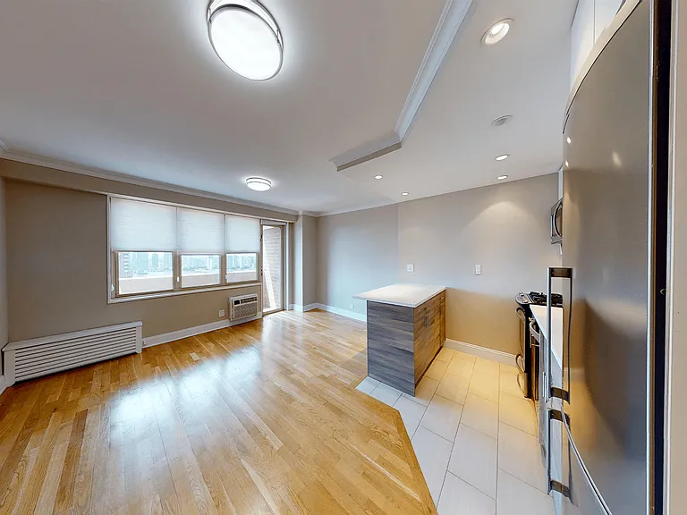 310 Greenwich St #33H — Photo 3