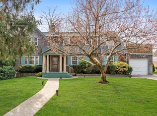 15 Van Arsdale Pl, Manhasset, NY 11030