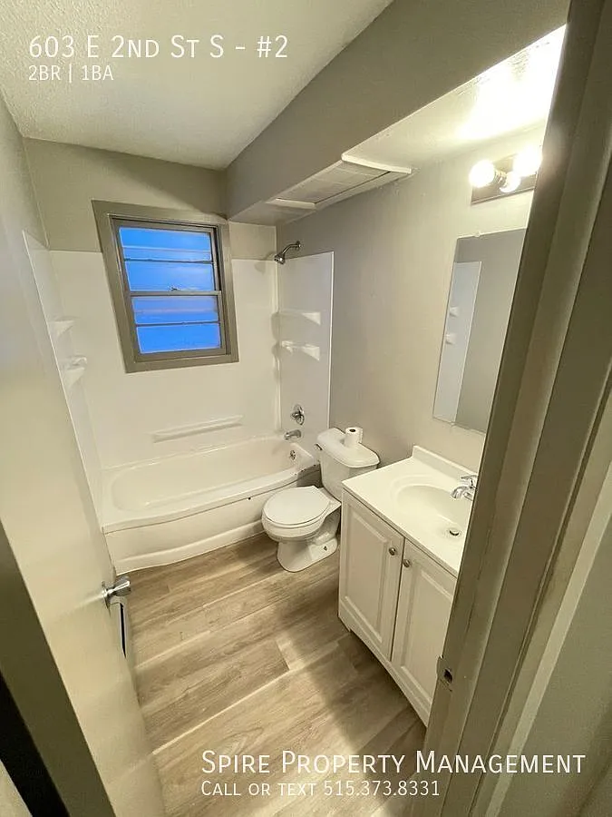 Beautiful floors in this renovated 2 Bed 1 Bath Apartment in Newton — Photo 2