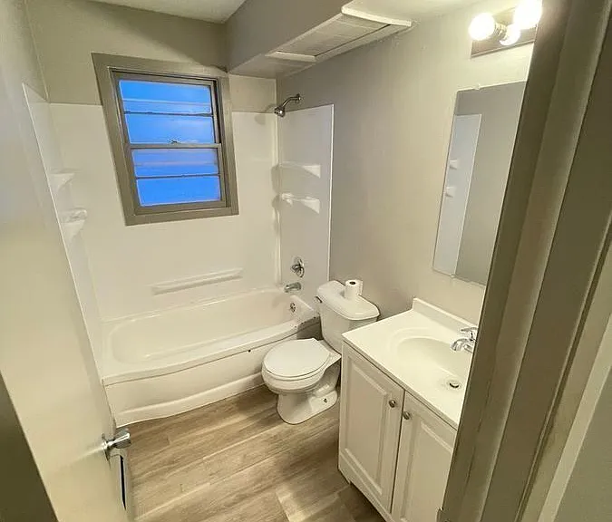 603 E 2nd St S #2 — Photo 2
