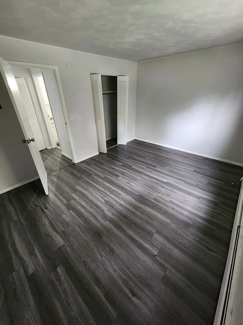 880 Parkview Avenue Battle Creek, MI — Photo 2