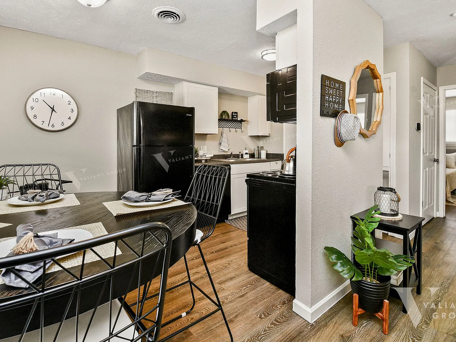 Cherry Creek: Modern 2-Bedroom Apartments on Cherry Street in Springfield, MO — Photo 2