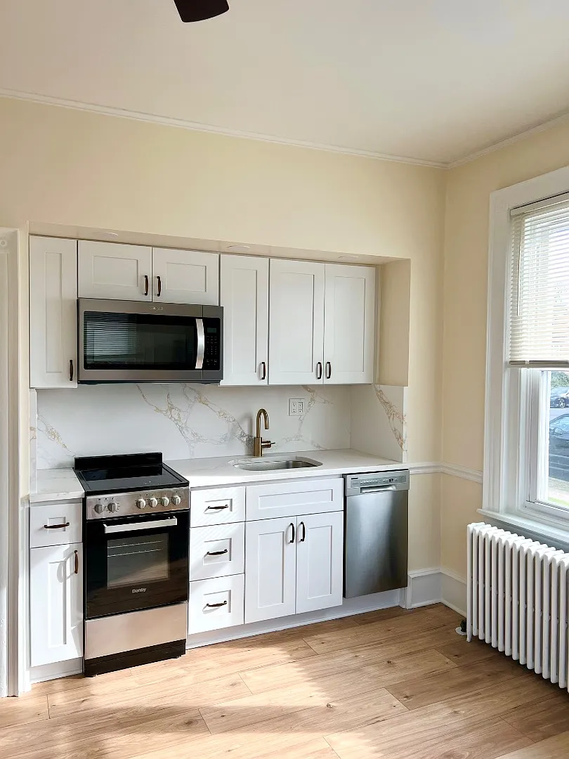 Unit Photo - 135 E 3rd St #B