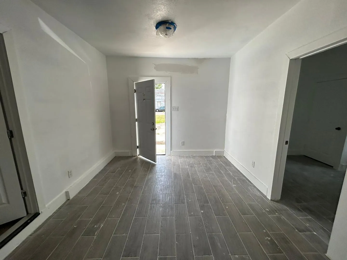 1142 Lyle St — Photo 3