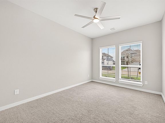 5th image of 305 E Tranquil Fields Ln