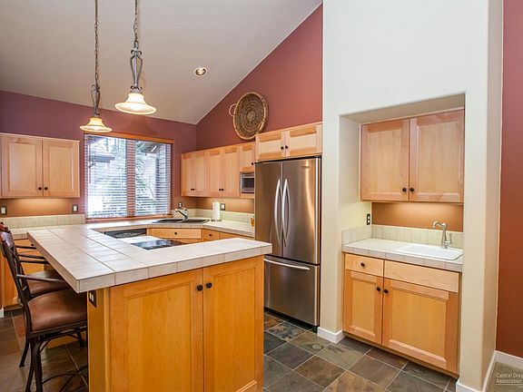 4th image of 60531 Seventh Mountain Dr