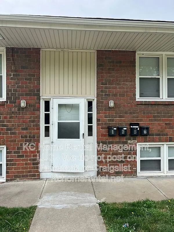 2 bed, 1.0 bath, $795 — Photo 2