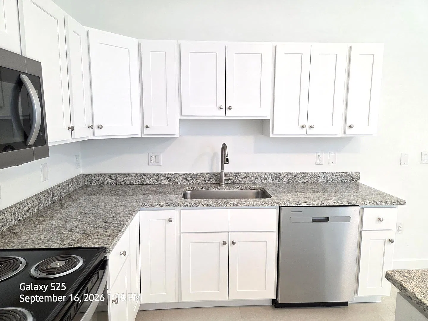 Beautiful Condo in Walkable Downtown Location — Photo 4