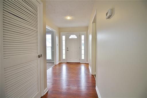 5th image of 132 Shady Maple Dr