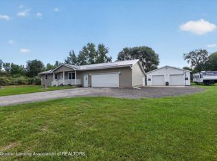 9601 Woodlawn Ct, Perrinton, MI 48871