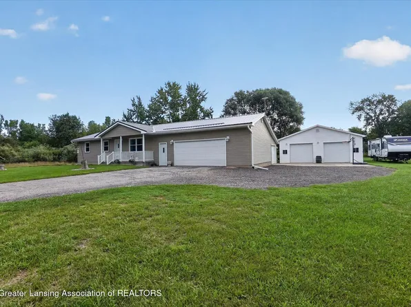 9601 Woodlawn Ct, Perrinton, MI 48871