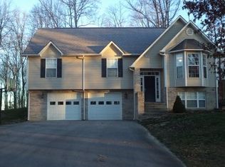 126 Brady Ln, Oneida, TN 37841