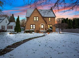 396 Winnebago Ave, Menasha, WI 54952