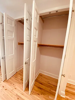 Rented by Metropolis Real Estate of Manhattan | media 24