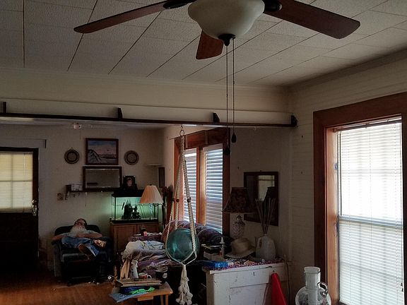 4th image of 4389 Pearl St