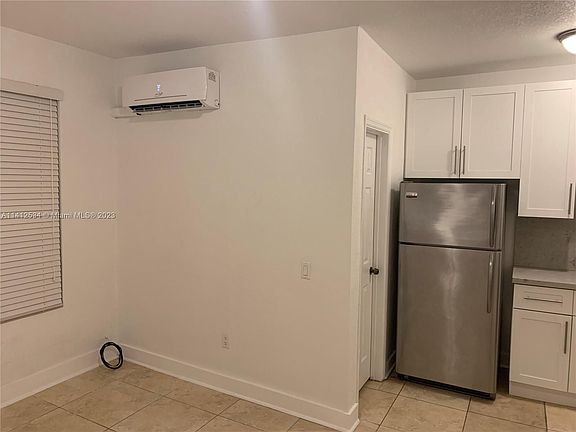 4th image of 712 SW 56th Ave Unit 6B