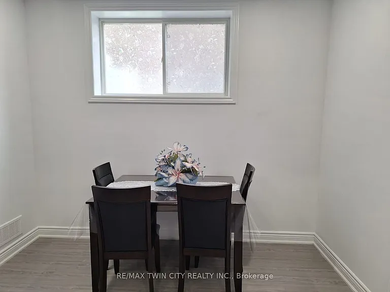 15 Spring Creek St — Photo 12