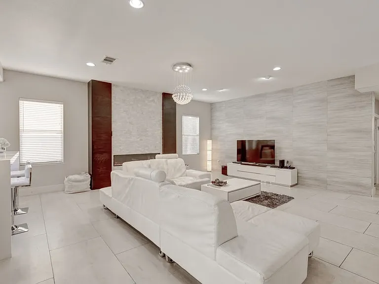 9593 Verneda Ct — Photo 17