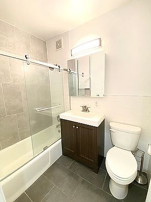 5th image of 213 E 37th St #5G1