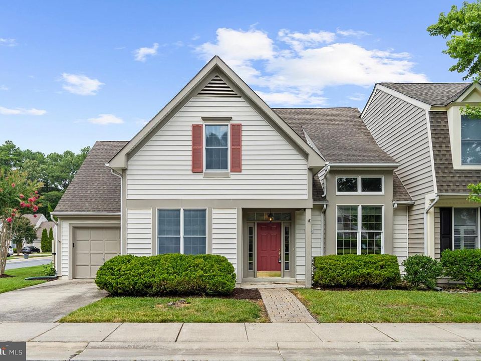 1st image of 28484 Woods Dr
