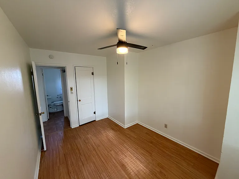 1 Bedroom W/ Large Yard, Storage & Carport In Great North Unm Area — Photo 7