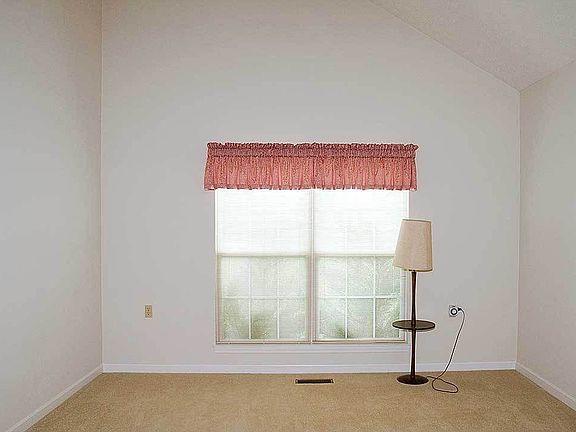 5th image of 457 Edge Park Ln