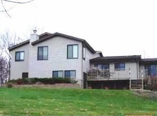 57 Fore Seasons Dr, Grinnell, IA 50112