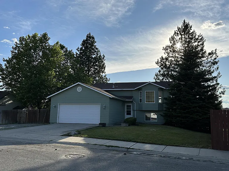 2565 N Stagecoach Dr — Photo 2
