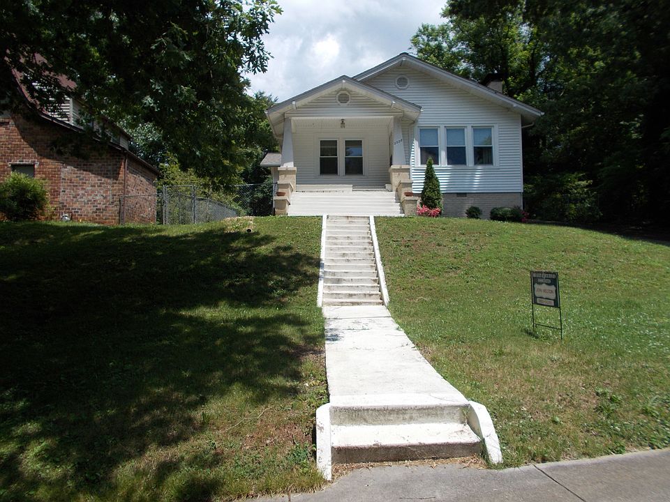 2nd image of 2228 Fisher Pl