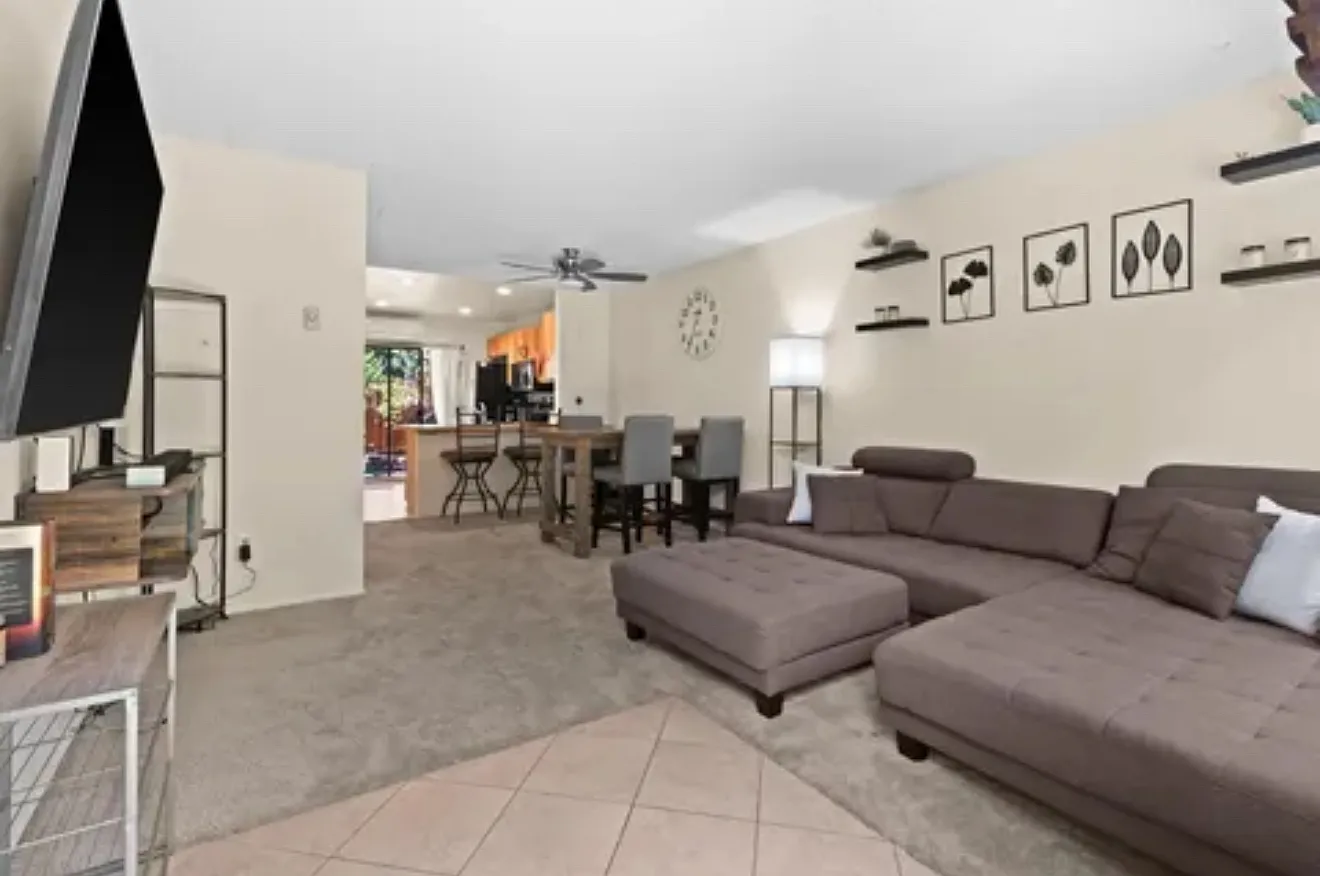 2 bed, 806 sqft, $2,550 — Photo 2