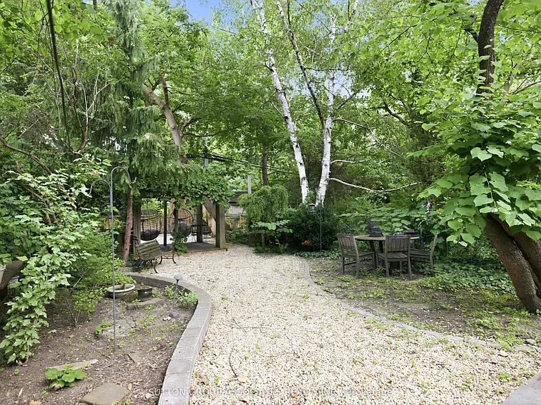 33 Albany Ave — Photo 47