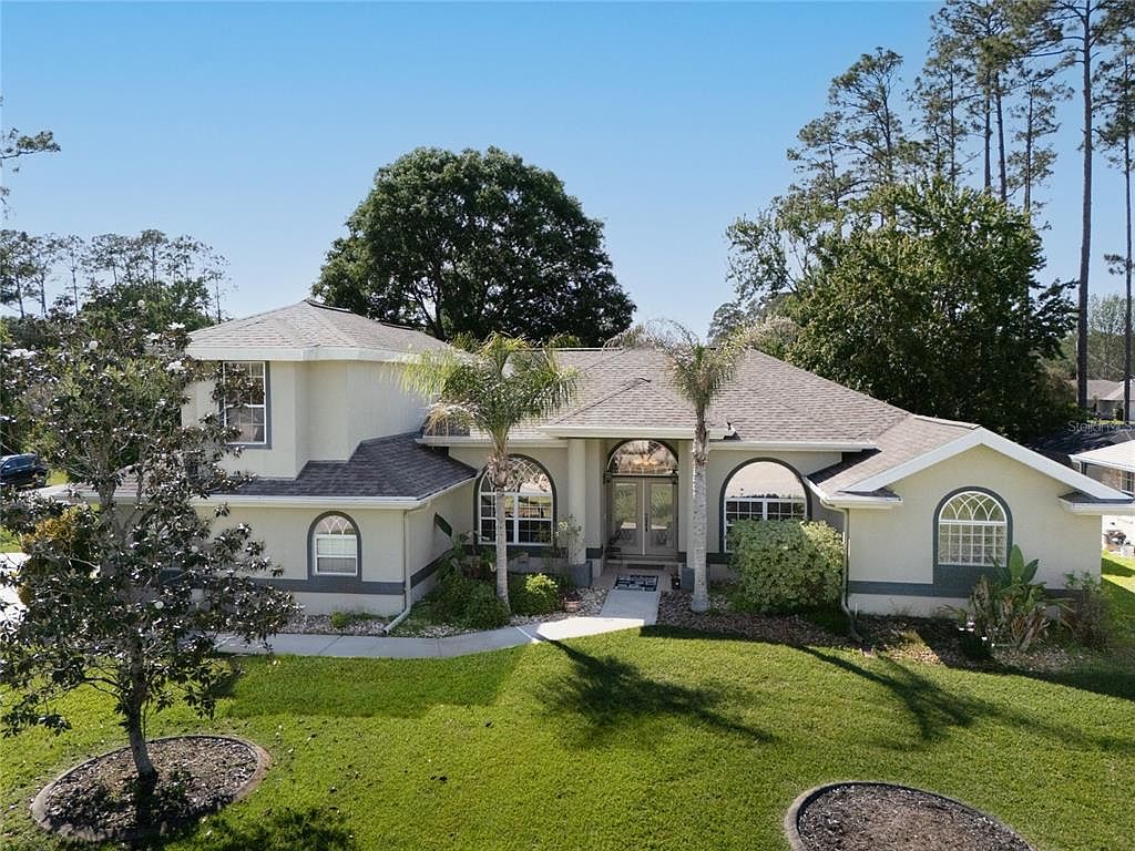 40 Edgewater Dr