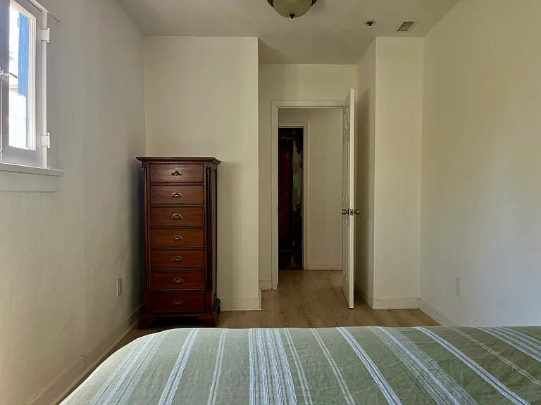 333 Nordina St — Photo 11
