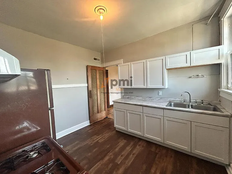 710 Perry St #8 — Photo 5