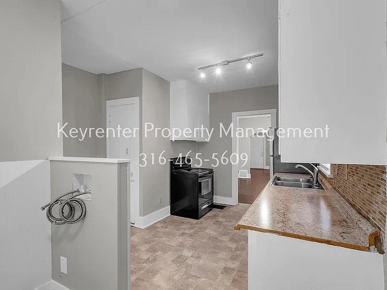144 S Green St — Photo 9