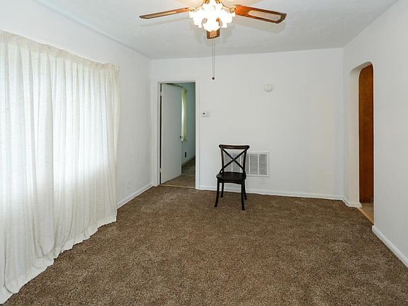 4th image of 2010 Pleasant Dr