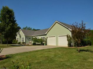 100 Berry Ln, Waynesville, NC 28785