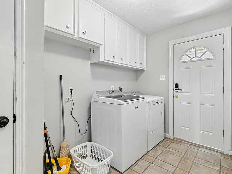 17403 Spicewood Springs Ln — Photo 30