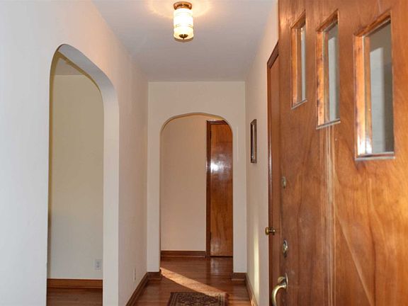 4th image of 18 Pleasant Ln