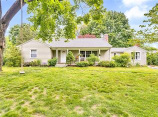 25 Stanhope Dr, Barrington, RI 02806