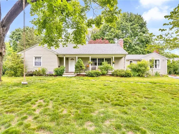 25 Stanhope Dr, Barrington, RI 02806